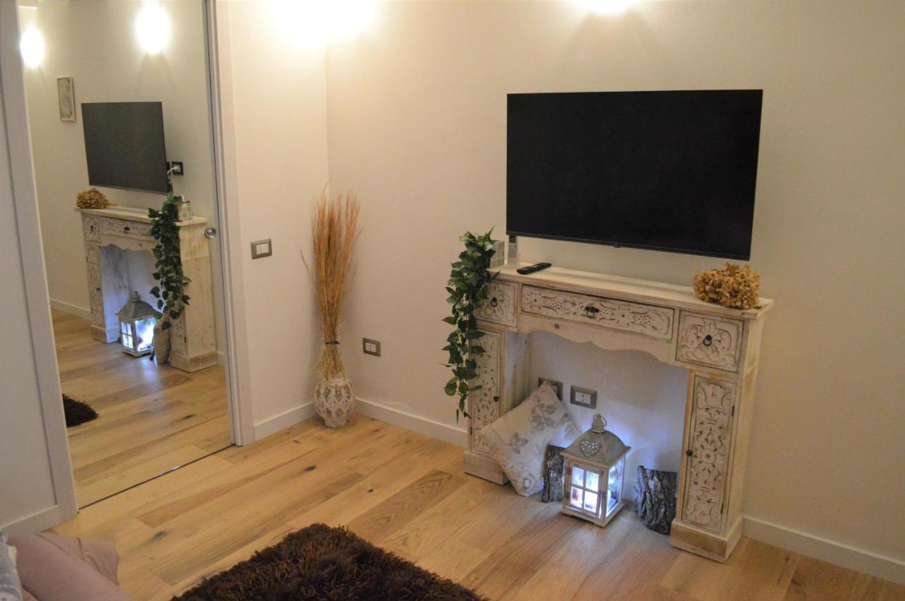 Domu 600 - Suite Mini Appartamento Cagliari Centro Storico ภายนอก รูปภาพ
