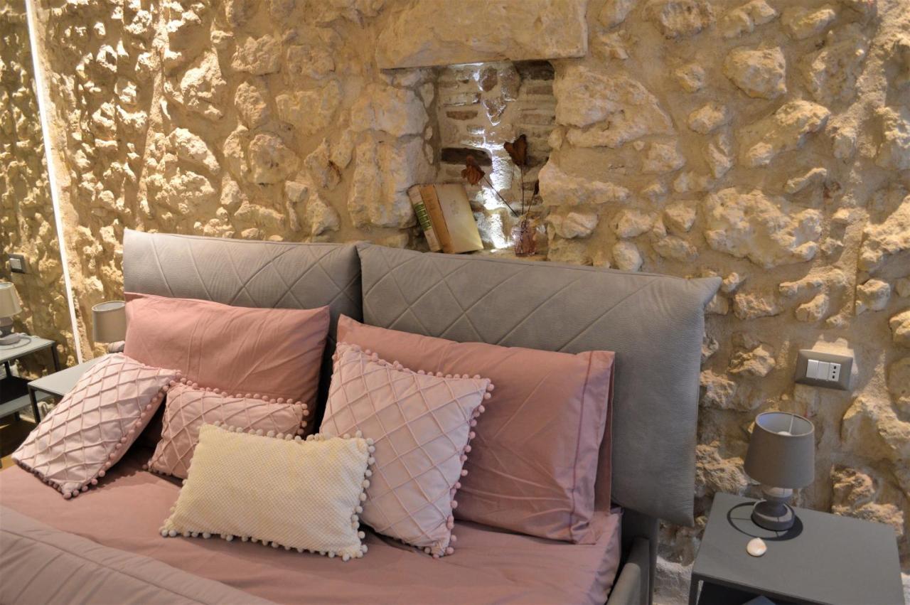 Domu 600 - Suite Mini Appartamento Cagliari Centro Storico ภายนอก รูปภาพ