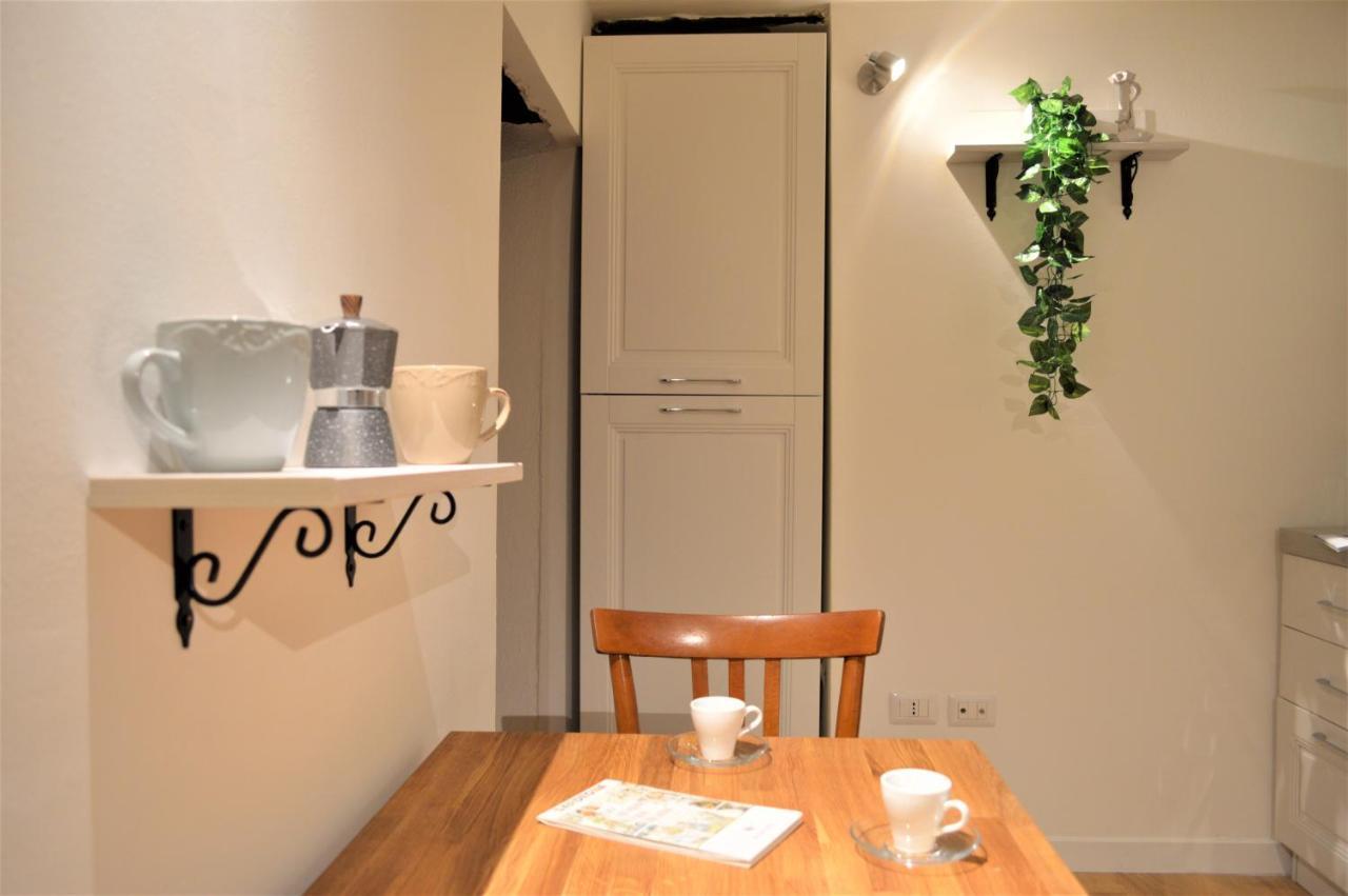 Domu 600 - Suite Mini Appartamento Cagliari Centro Storico ภายนอก รูปภาพ