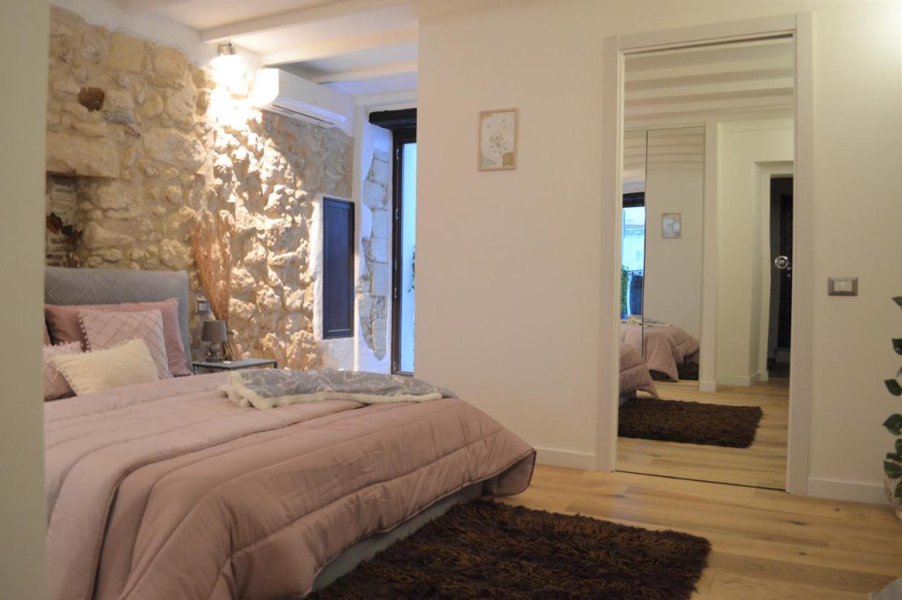 Domu 600 - Suite Mini Appartamento Cagliari Centro Storico ภายนอก รูปภาพ