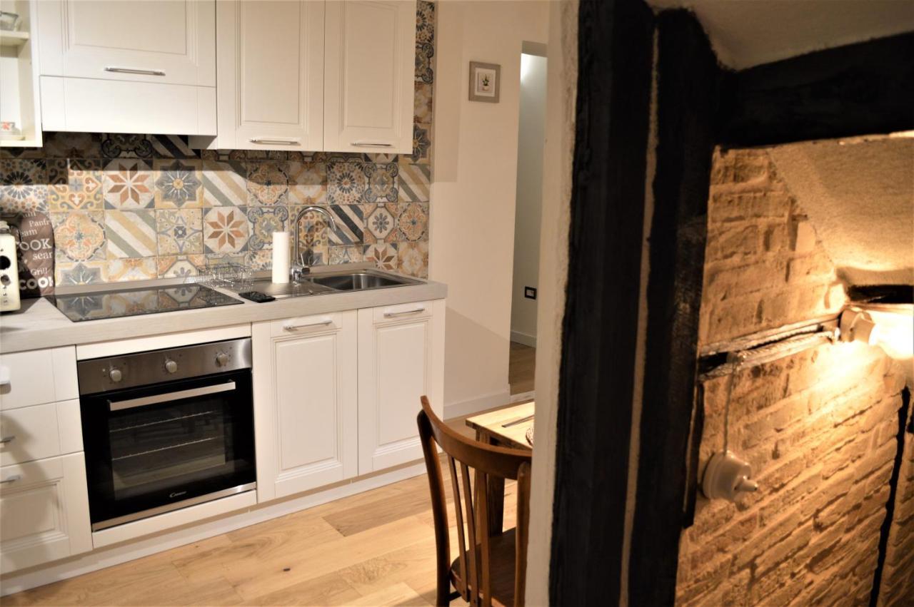 Domu 600 - Suite Mini Appartamento Cagliari Centro Storico ภายนอก รูปภาพ