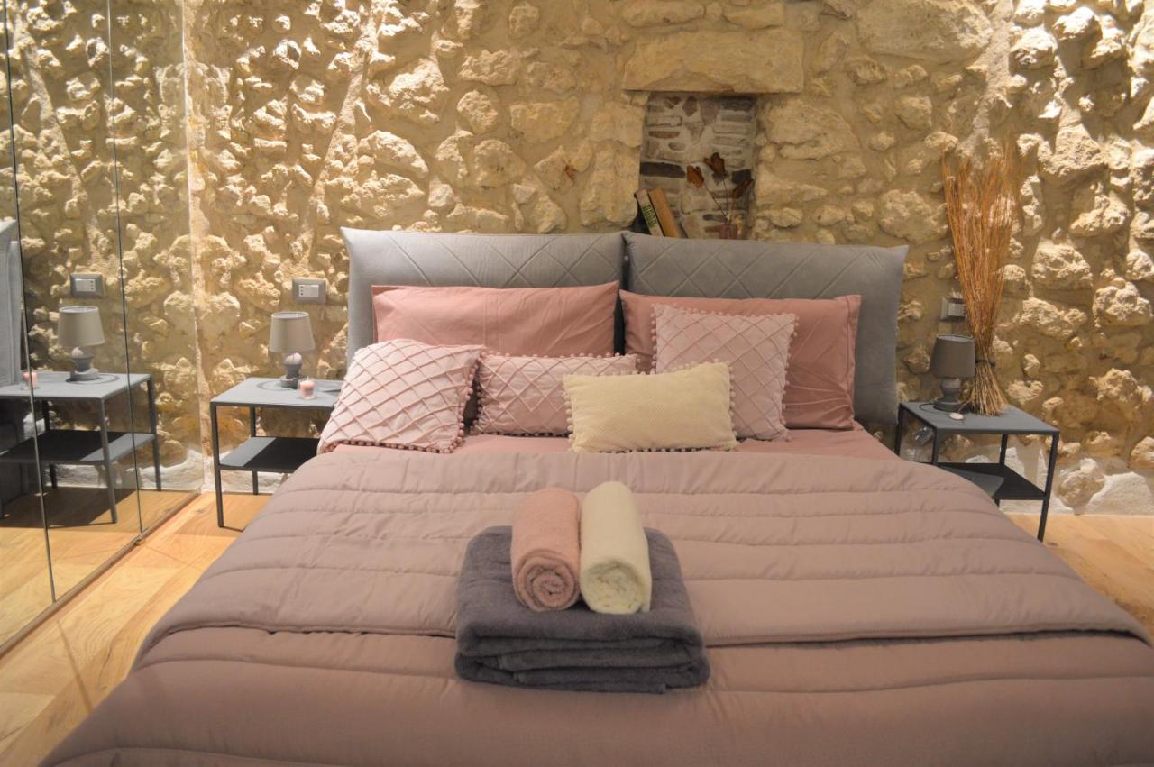 Domu 600 - Suite Mini Appartamento Cagliari Centro Storico ภายนอก รูปภาพ