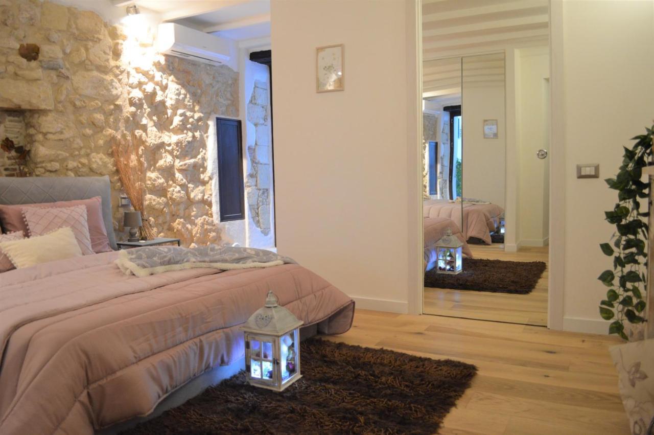 Domu 600 - Suite Mini Appartamento Cagliari Centro Storico ภายนอก รูปภาพ