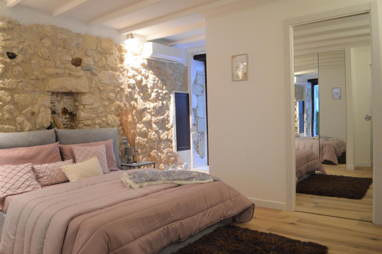 Domu 600 - Suite Mini Appartamento Cagliari Centro Storico ภายนอก รูปภาพ