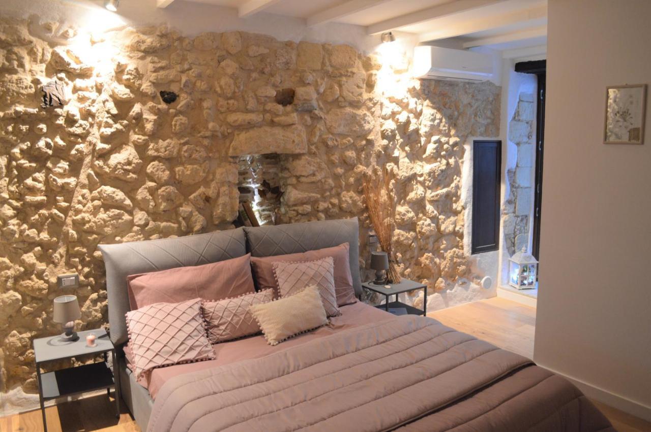 Domu 600 - Suite Mini Appartamento Cagliari Centro Storico ภายนอก รูปภาพ