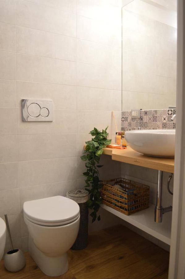 Domu 600 - Suite Mini Appartamento Cagliari Centro Storico ภายนอก รูปภาพ