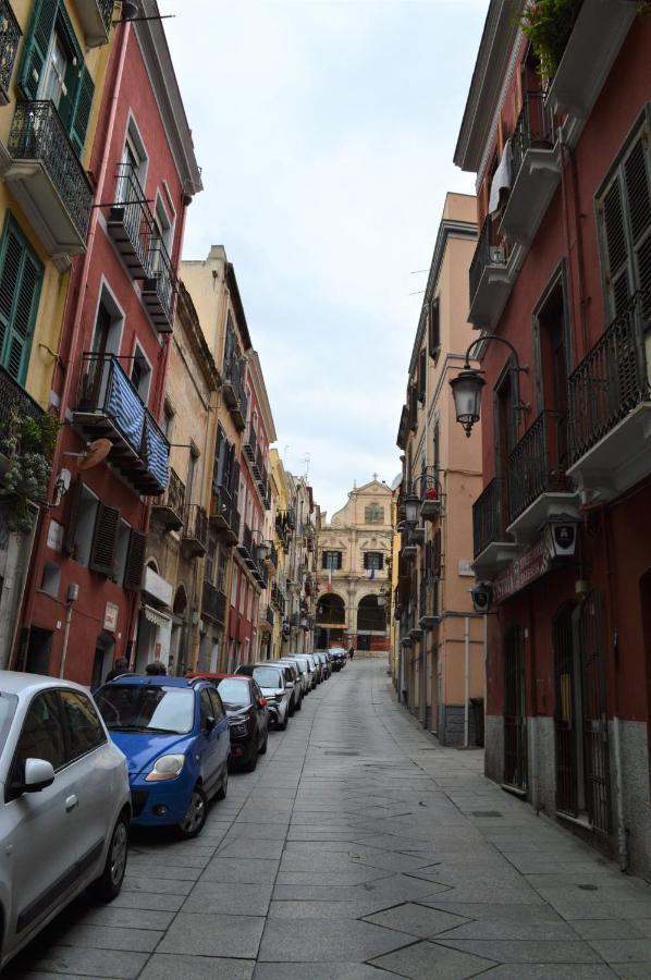 Domu 600 - Suite Mini Appartamento Cagliari Centro Storico ภายนอก รูปภาพ